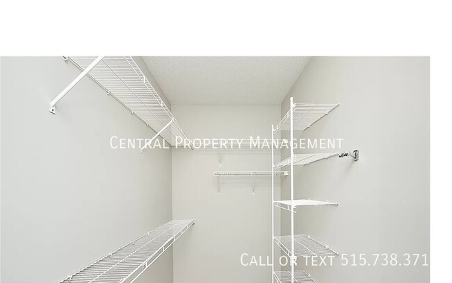 Building Photo - 1340 SE Florence Dr