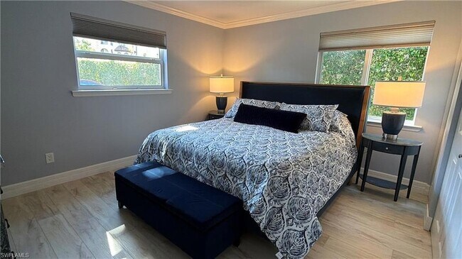 Building Photo - 960 7th St S