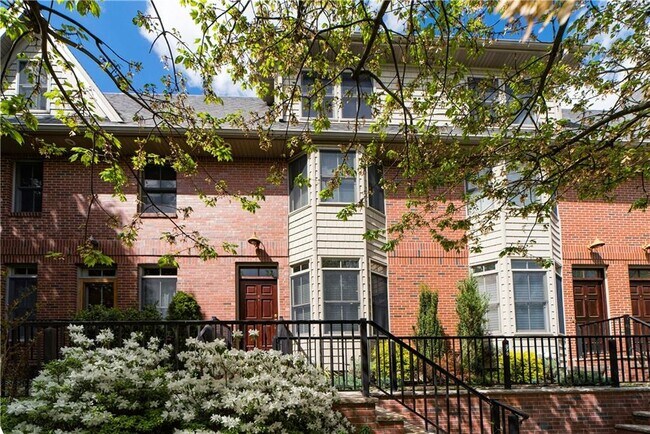Primary Photo - 270 Waterman St