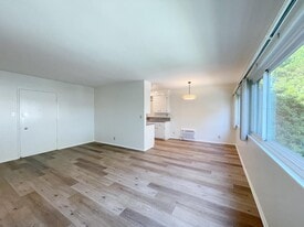 Building Photo - Oakland Manor