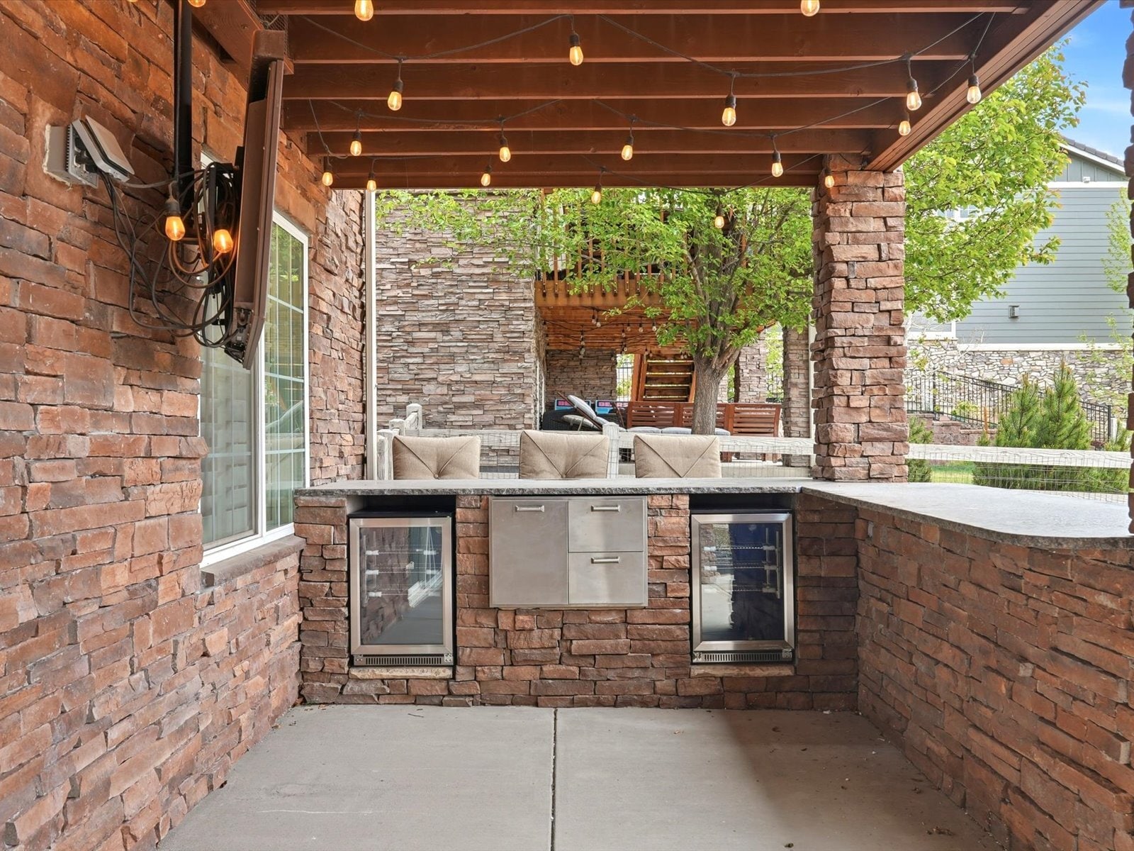 Building Photo - 690 Tiger Lily Way