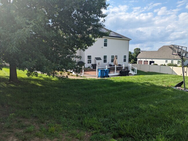 Building Photo - 5 Auction Dr