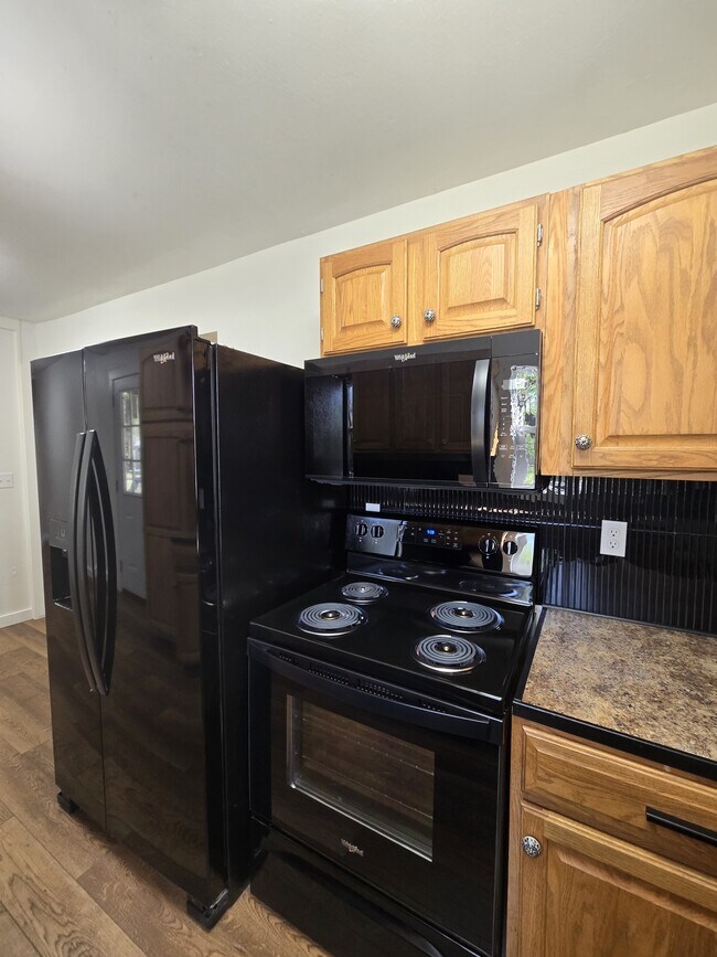 Building Photo - 1121 Luther E