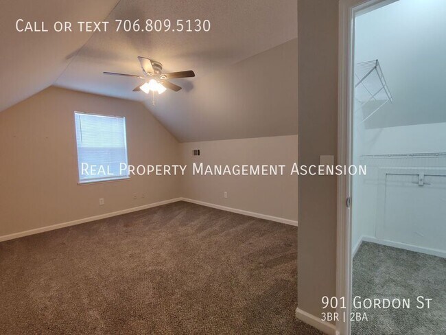 Building Photo - 901 Gordon St