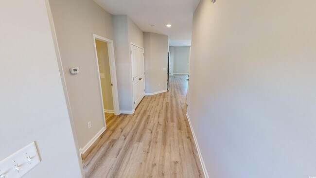 Building Photo - 86 Racquet Club Dr