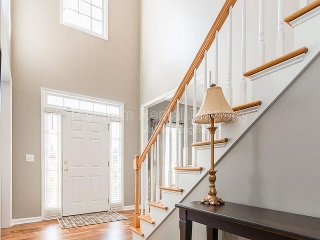 Building Photo - 925 Briars Bend