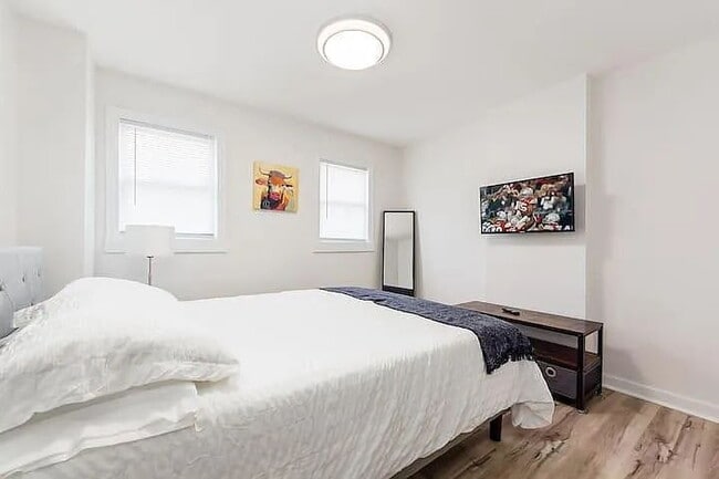 Building Photo - 2 Bedroom in the Heart of Olde Towne East