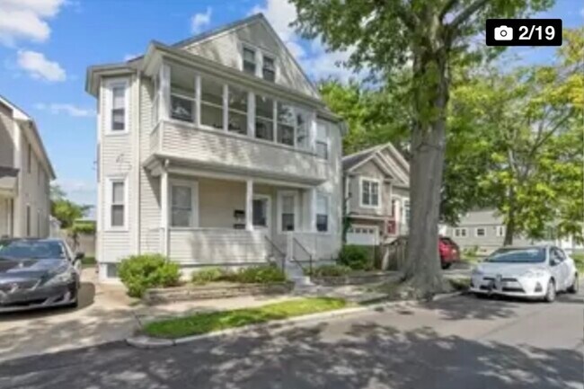 Building Photo - 129 Sandringham Ave