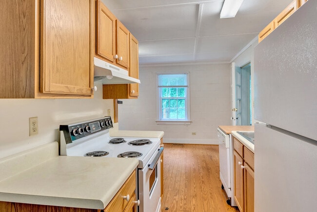 Building Photo - 605 Shepards Hill Rd