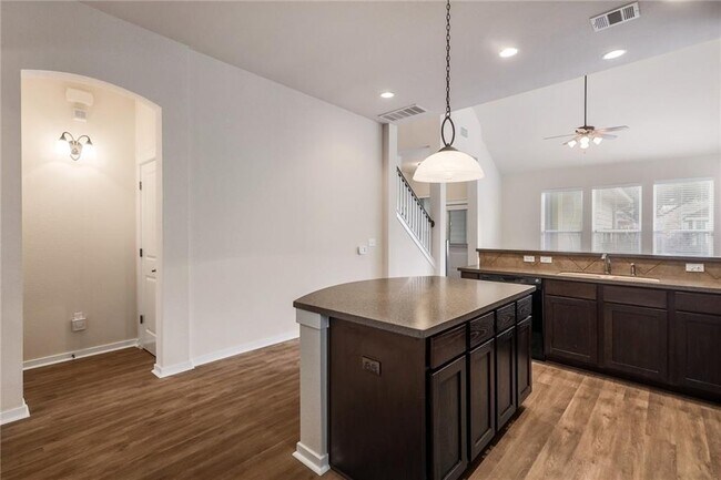 Building Photo - 1925 Littlefield St