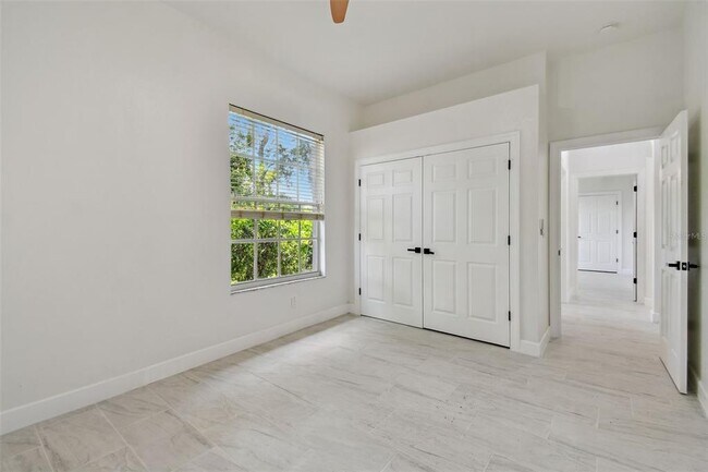 Building Photo - 13792 Long Lake Ln