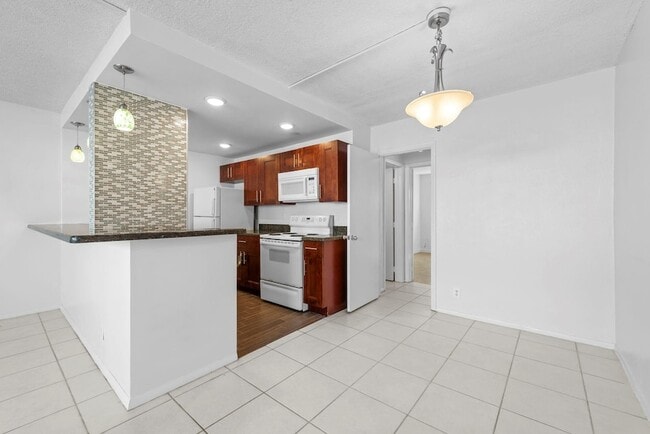 Building Photo - 625 Antioch Ave