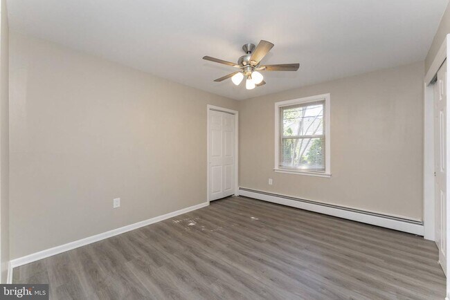 Building Photo - 243 Roesch Ave