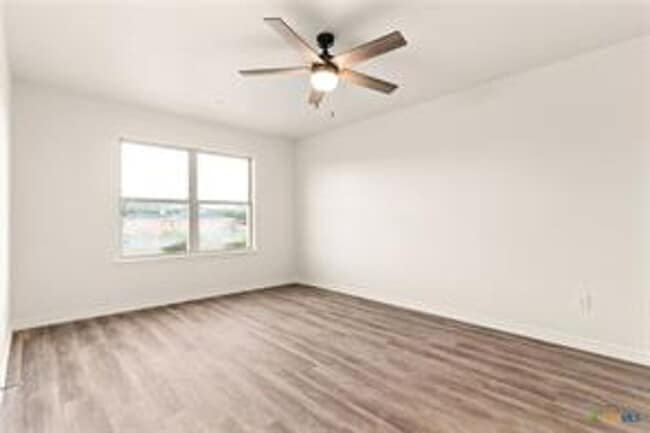 Building Photo - 1ST MONTH RENT FREE