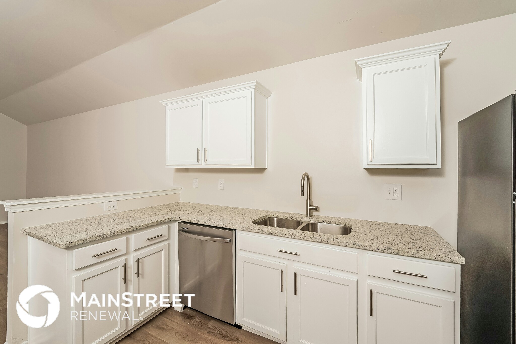 Building Photo - 537 Fox Run Cir