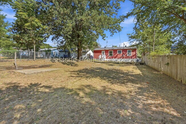 Building Photo - 1006 W Texas St