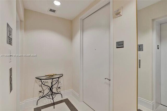Building Photo - 16001 Collins Ave