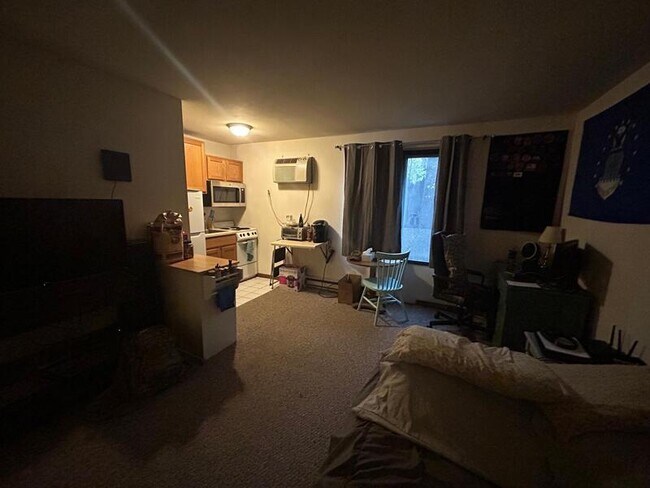 Building Photo - 134 E Johnson St