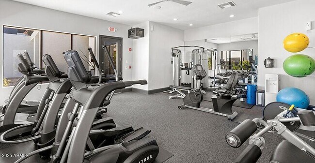 Building Photo - 1100 E Osborn Rd