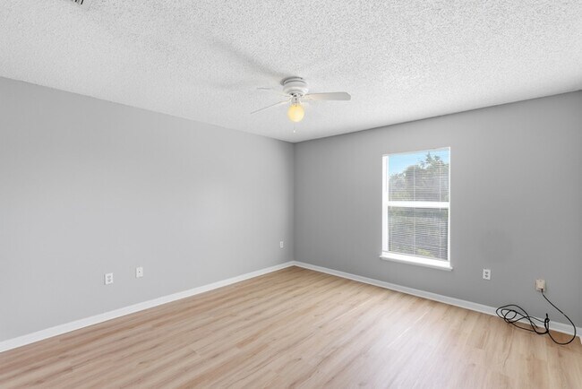Building Photo - 261 Curtis Ave
