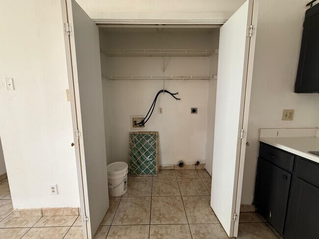 Building Photo - 308 Larga Vista Dr