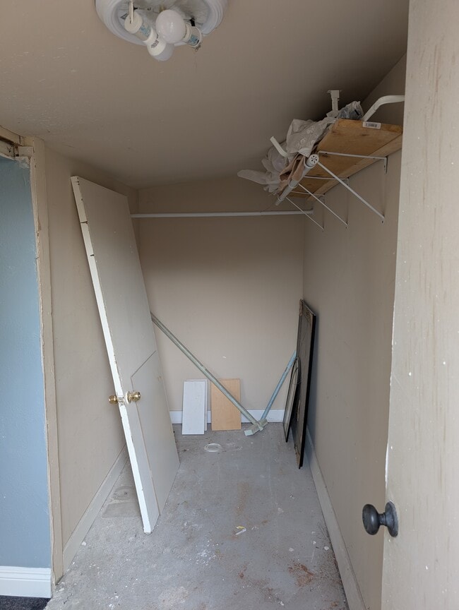 Building Photo - 1018 Lucas St