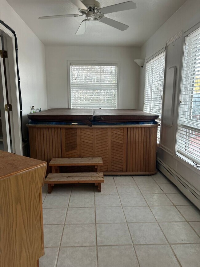 Building Photo - Century 21 Gold Rush - 3 bed, 2.5 bath (Fa...