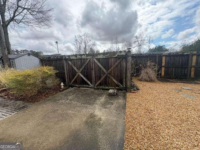 Building Photo - 616 Embassy Walk