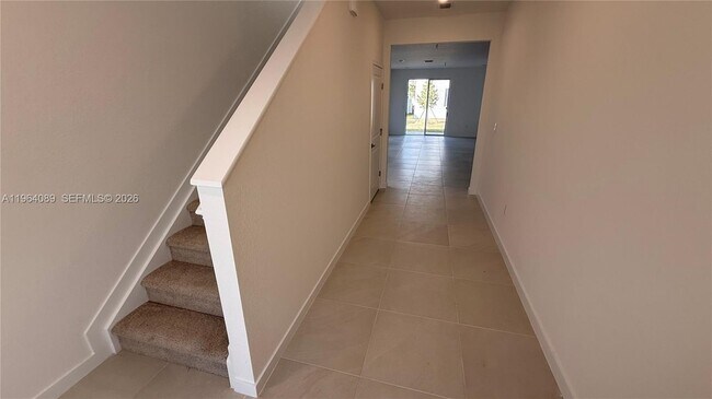 Building Photo - 1535 SE 7th Ct