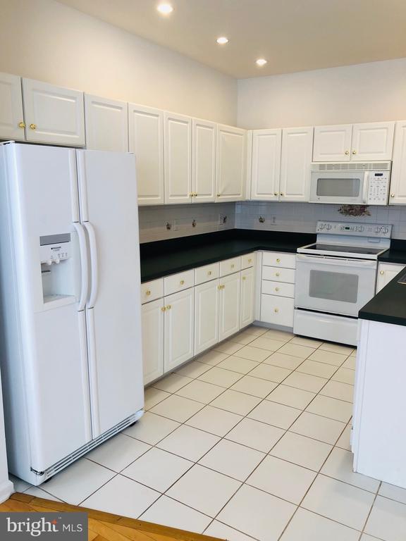 Building Photo - 1081 Chanticleer