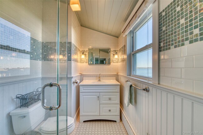 Building Photo - 152 King St