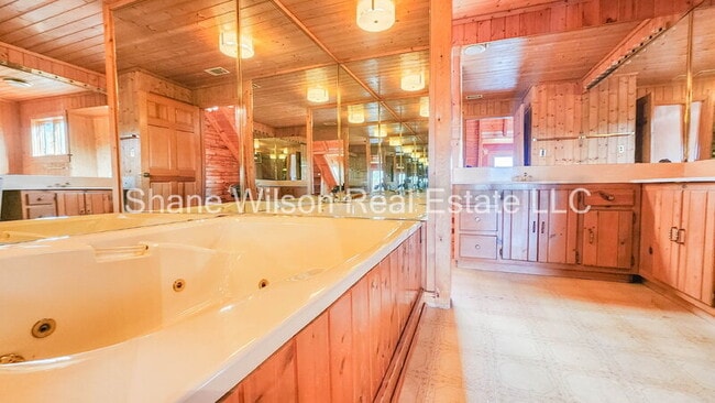 Building Photo - 218 Sugar Hollow Rd