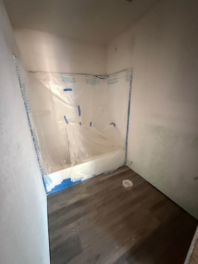 Building Photo - Newly Remodeled 2/1 with Large Backyard - MORE PICTURES COMING