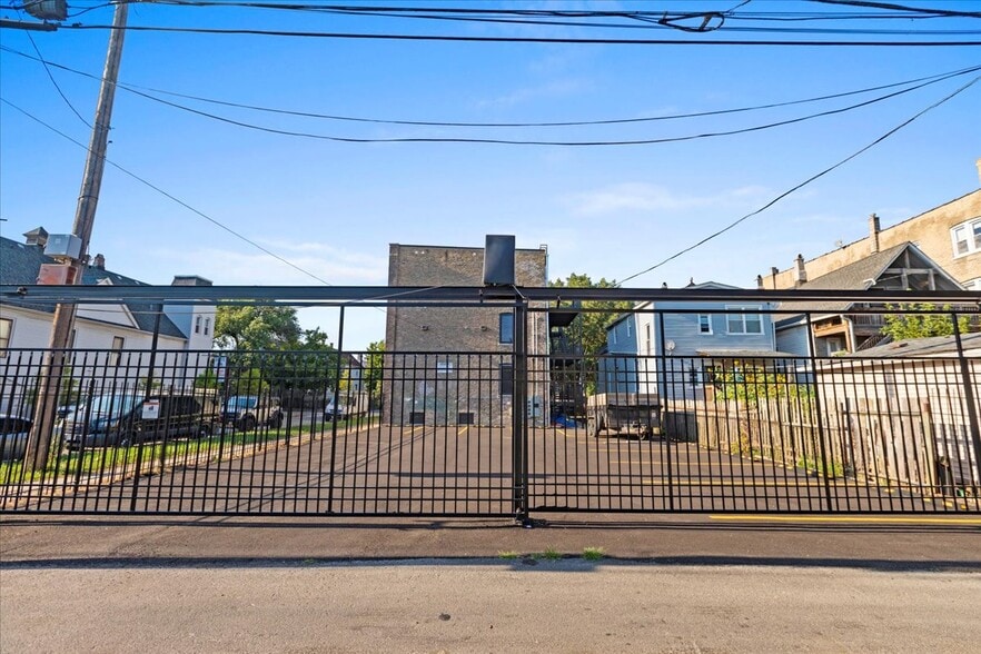 Building Photo - 1929 N Drake Ave