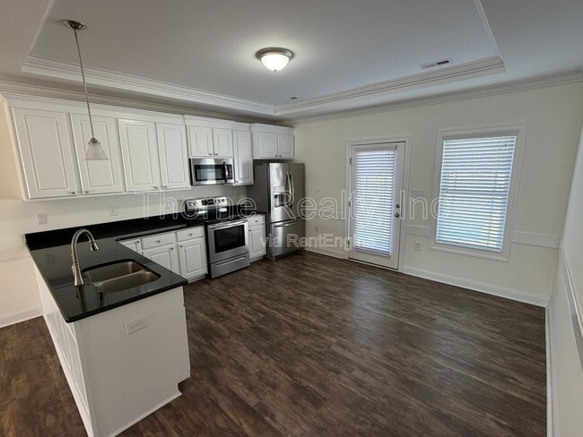 Building Photo - 220 Braylock Dr