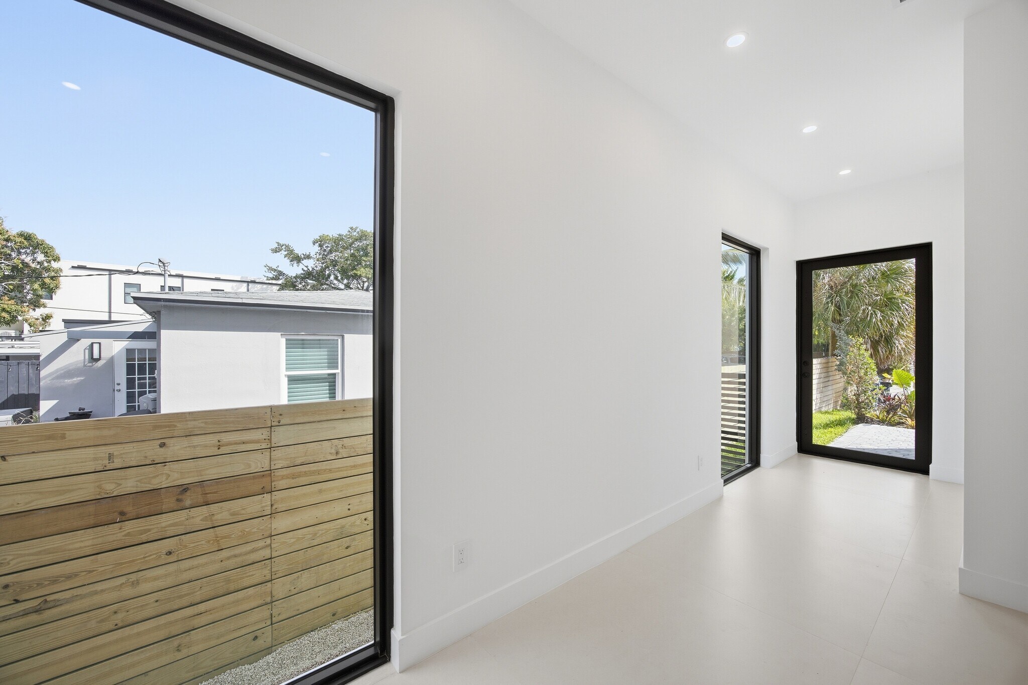 Building Photo - 1319 NE 13th Ave