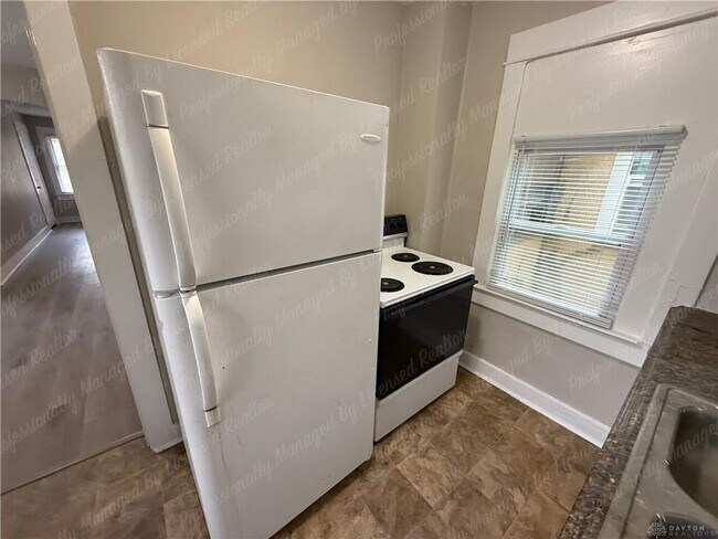 Building Photo - 1133 Linda Vista Ave