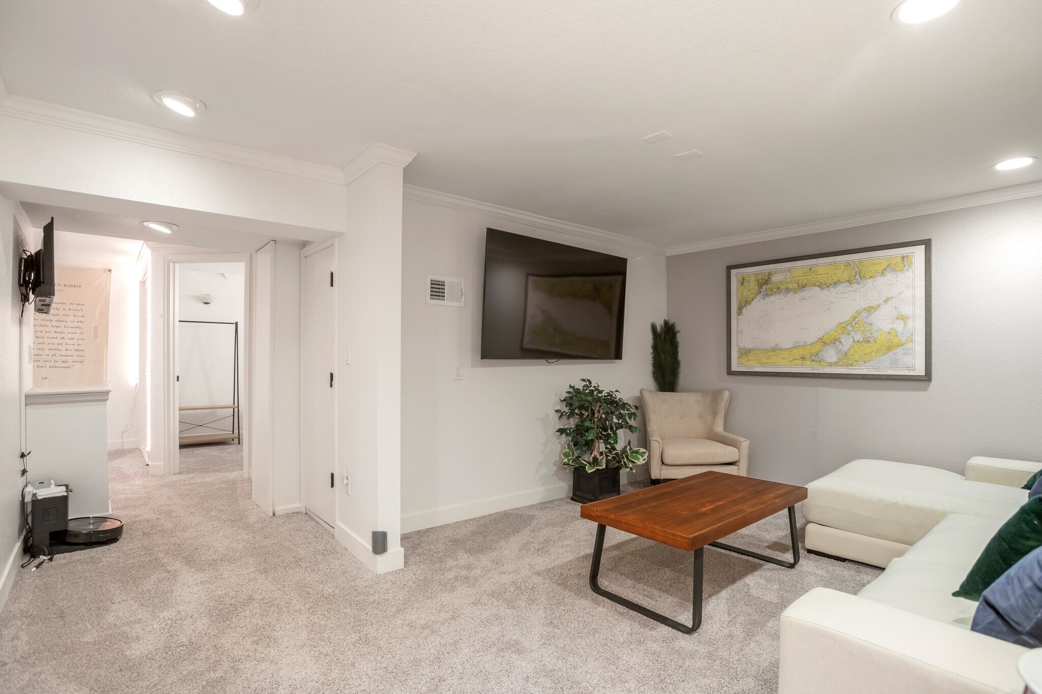 Basement recreation space - 3870 Broadway St