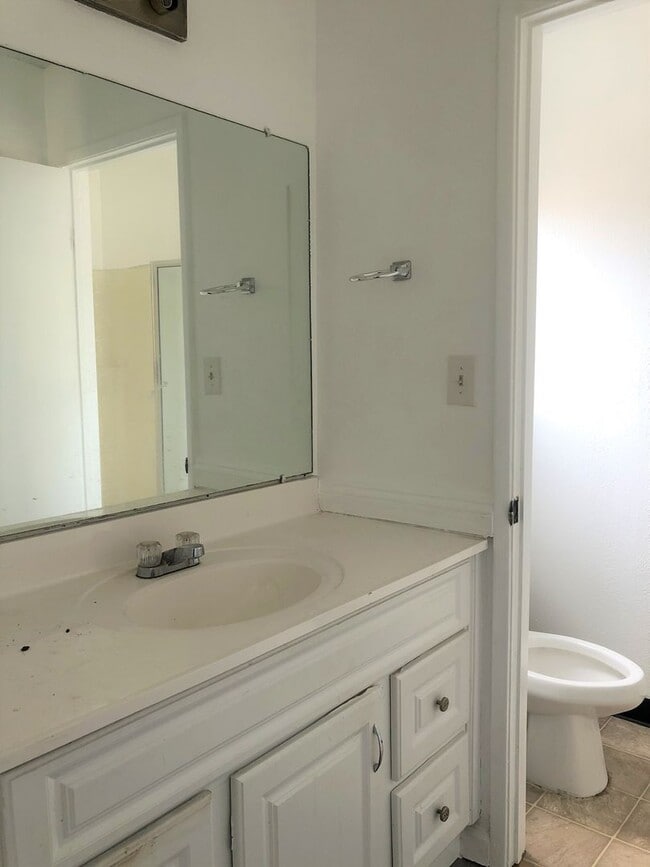 Building Photo - 2 WEEKS FREE RENT November Special Comfort...