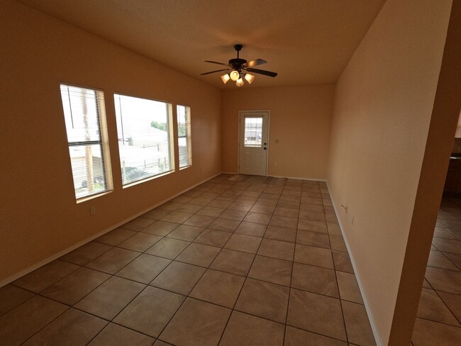 Building Photo - 1401 W Brown Rd