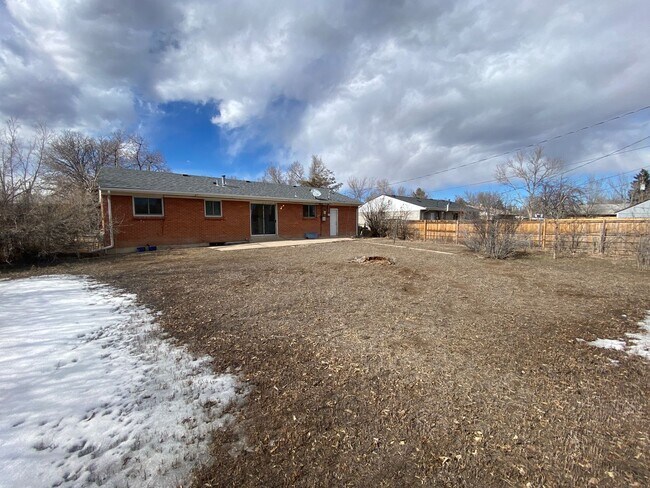 Building Photo - Updated Ranch Style Home