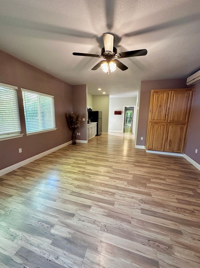 Building Photo - Spacious 1 Bedroom with RIVER TRAIL ACCESS!!