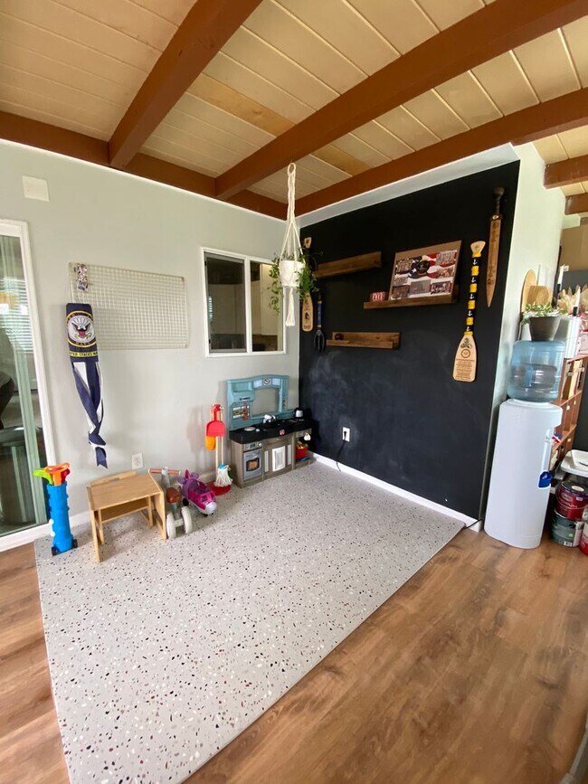 Building Photo - Gorgeous, Spacious 3 bed / 1 bath located near Encanto, San Diego!