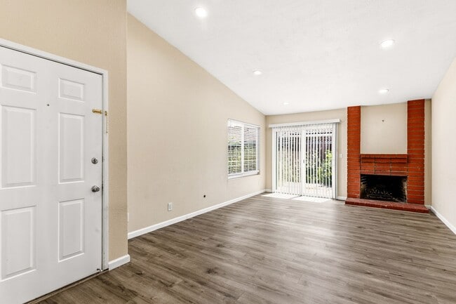 Building Photo - Union City 4-Bed, 2-Bath w/ 2-Car Garage & Vaulted Ceilings