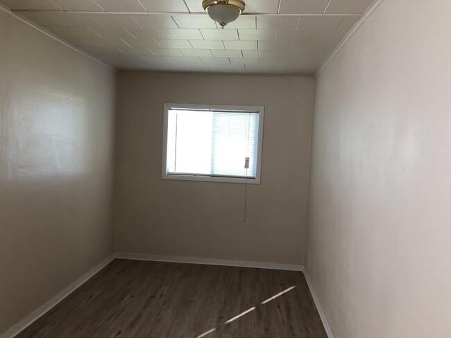 Building Photo - 3 bedroom 1 bath house in Springfield!