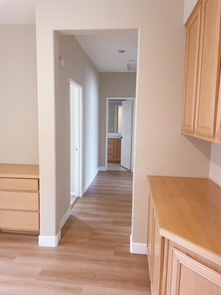 Building Photo - 8238 Bryn Glen Way