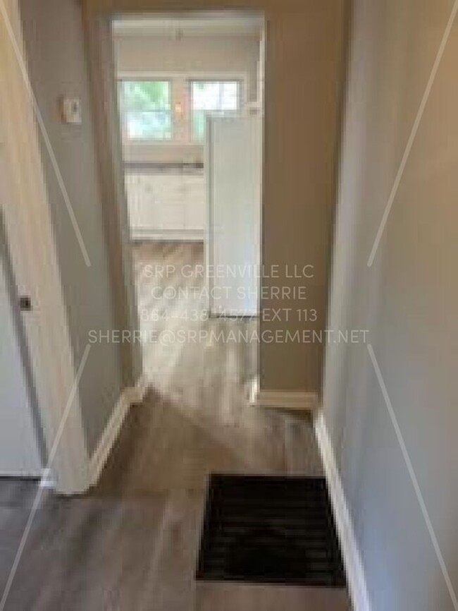 Building Photo - NEWLY RENOVATED HOME!!! 3 BEDROOM 2 BATH H...