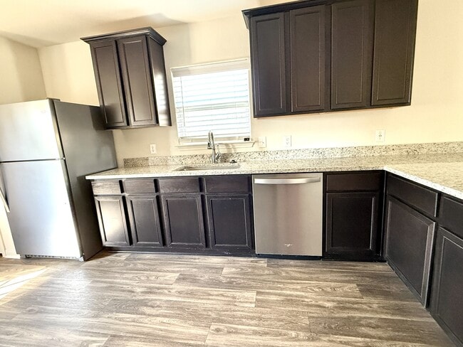 Building Photo - 1008 Riverdale Cove