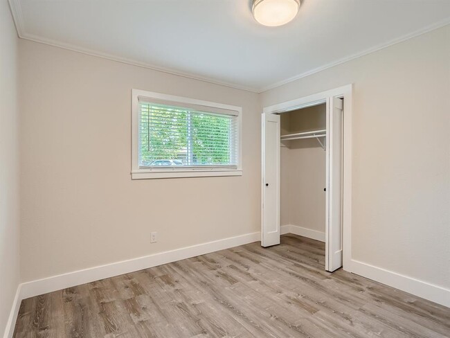 Building Photo - 5804 Eureka Dr