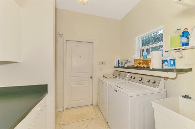 Building Photo - 4350 Iola Dr